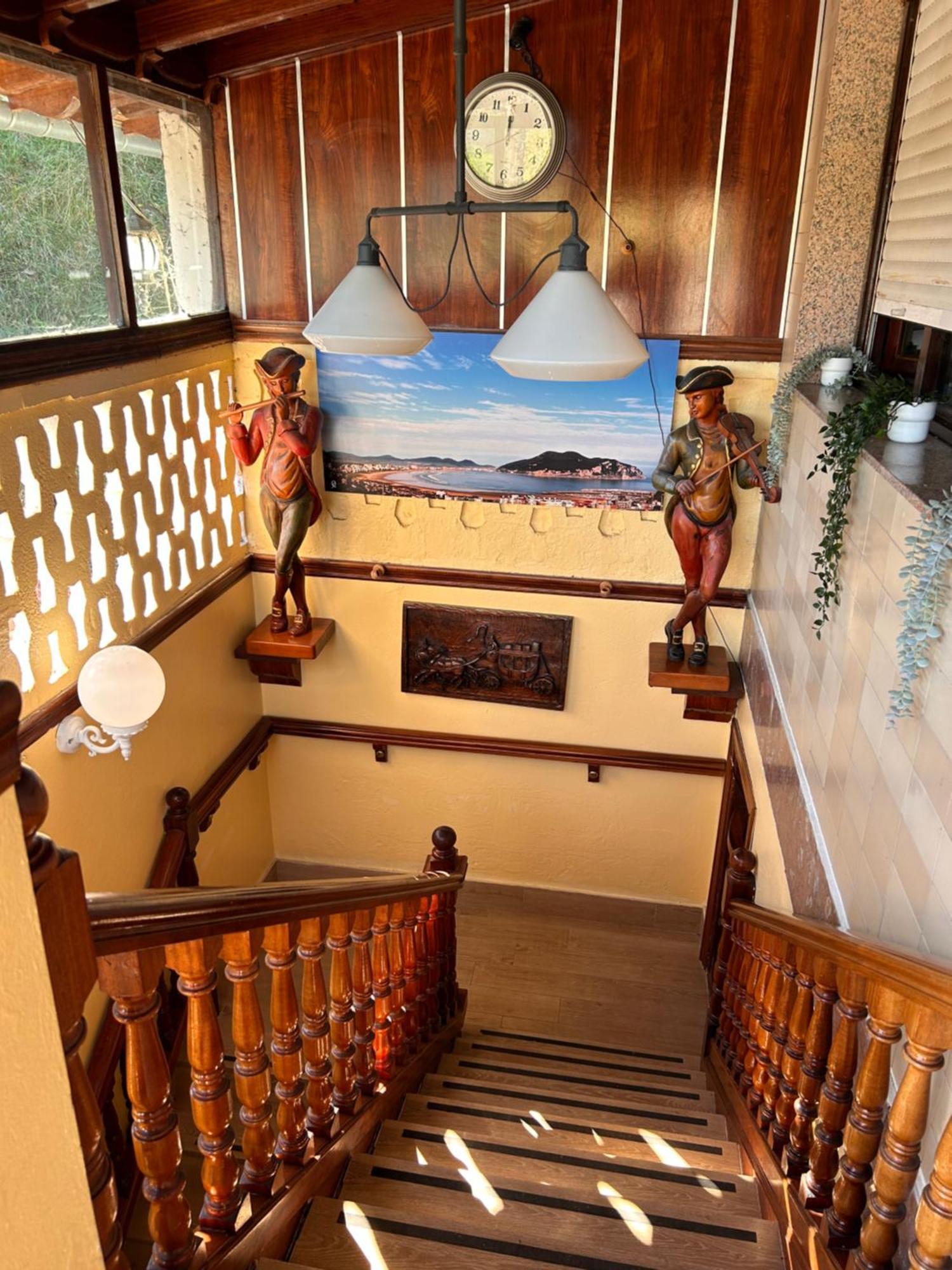 Hostal El Carro Laredo Esterno foto